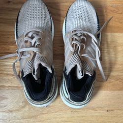 Woman's Adidas Boost Size 8.5 