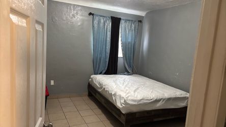 Rento un cuarto con baño dentro dela recámara