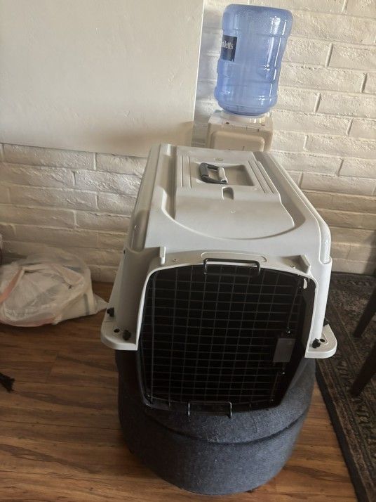Dog Kennel/Crate