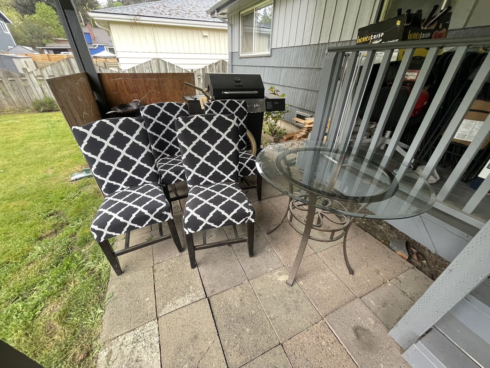 Round Glass Table And Chairs 