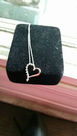 diamond heart necklace sit on 10 k white gold