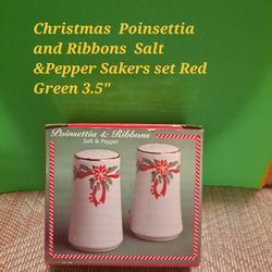 Christmas Poinsettia And Ribbons Salt &Pepper Shakers Set Red Green 3.5 "-$9.00