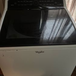2022 whirlpool Washer Excellent Condition 