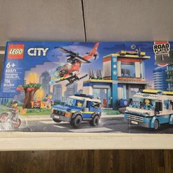 Emergency Vehicle HQ Lego