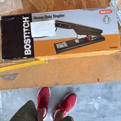 Heavy duty stapler