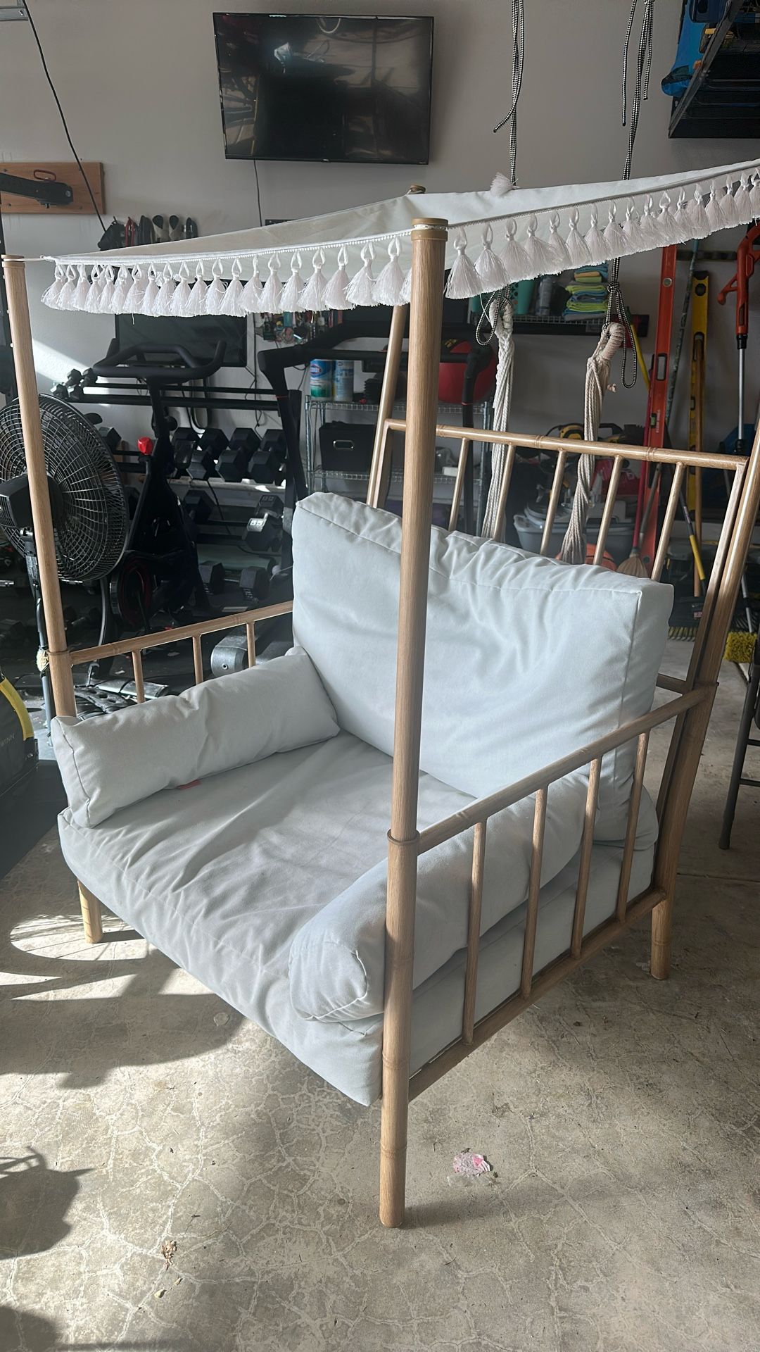 Indoor/Outdoor Canopy Chair