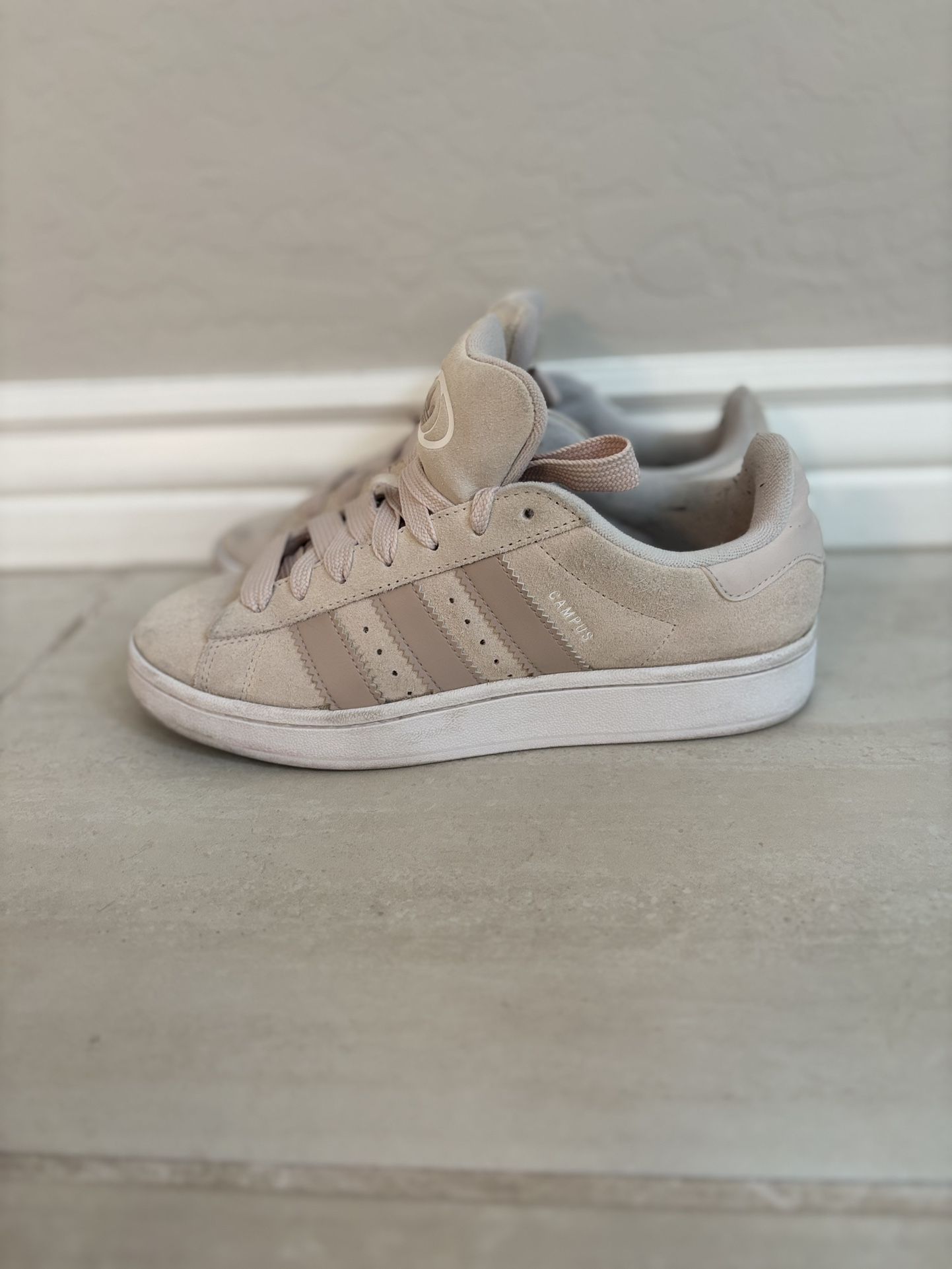 Adidas Campus Beige With Lavender Stripes size 8.5 Women’s 