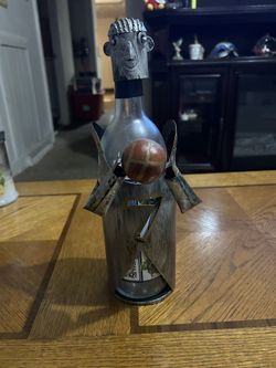 Wine holder tin basketball man 