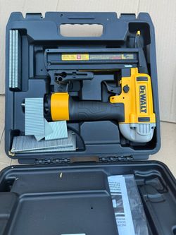 DEWALT 18-Gauge Pneumatic Narrow Crown Stapler