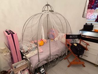 Disney Princess Royal Twin Carriage Bed – Excellent Condition
