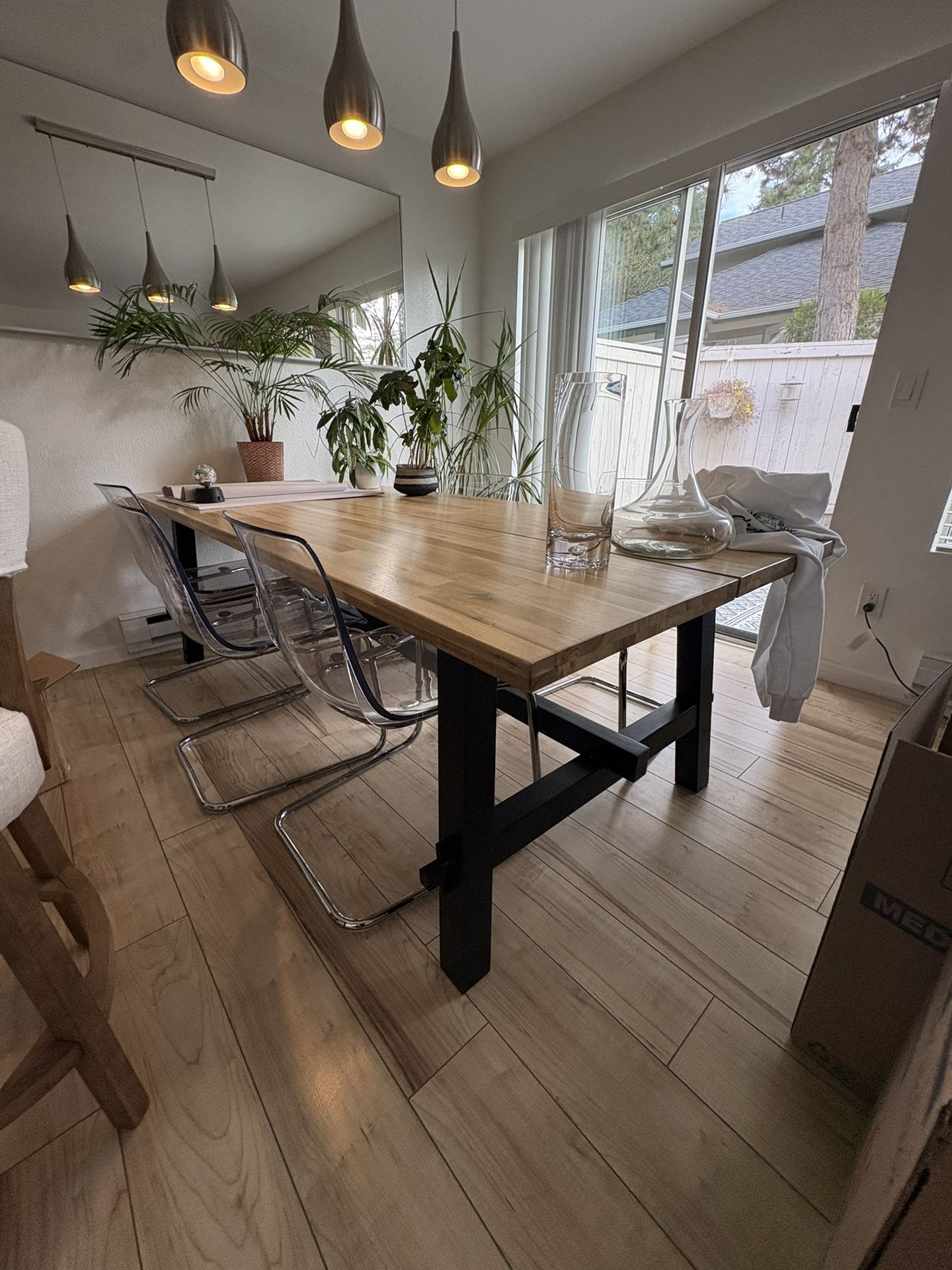 Dining Table And 6 Chairs