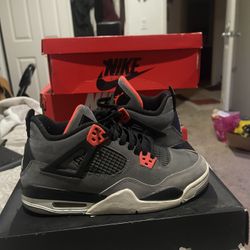 AIR JORDAN 4 Retro