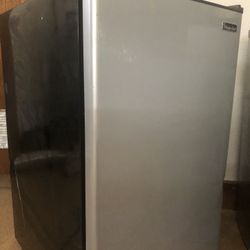 Mini Fridge Magic Chef 