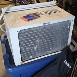 AC room air conditioner ESA3069 200 sq fr window mount