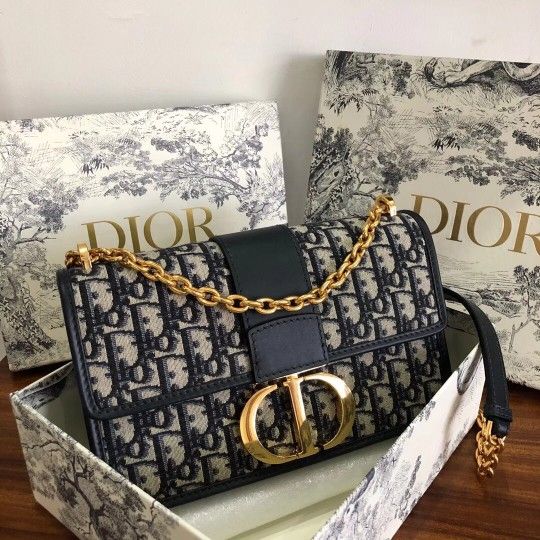 DIOR Dior 30 Montaigne latest Montaigne embroidery old flower all over printing adjustable and detachable chain flip closure fabric chain bag box bag