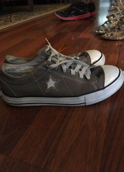 Converse tennis shoes size 7