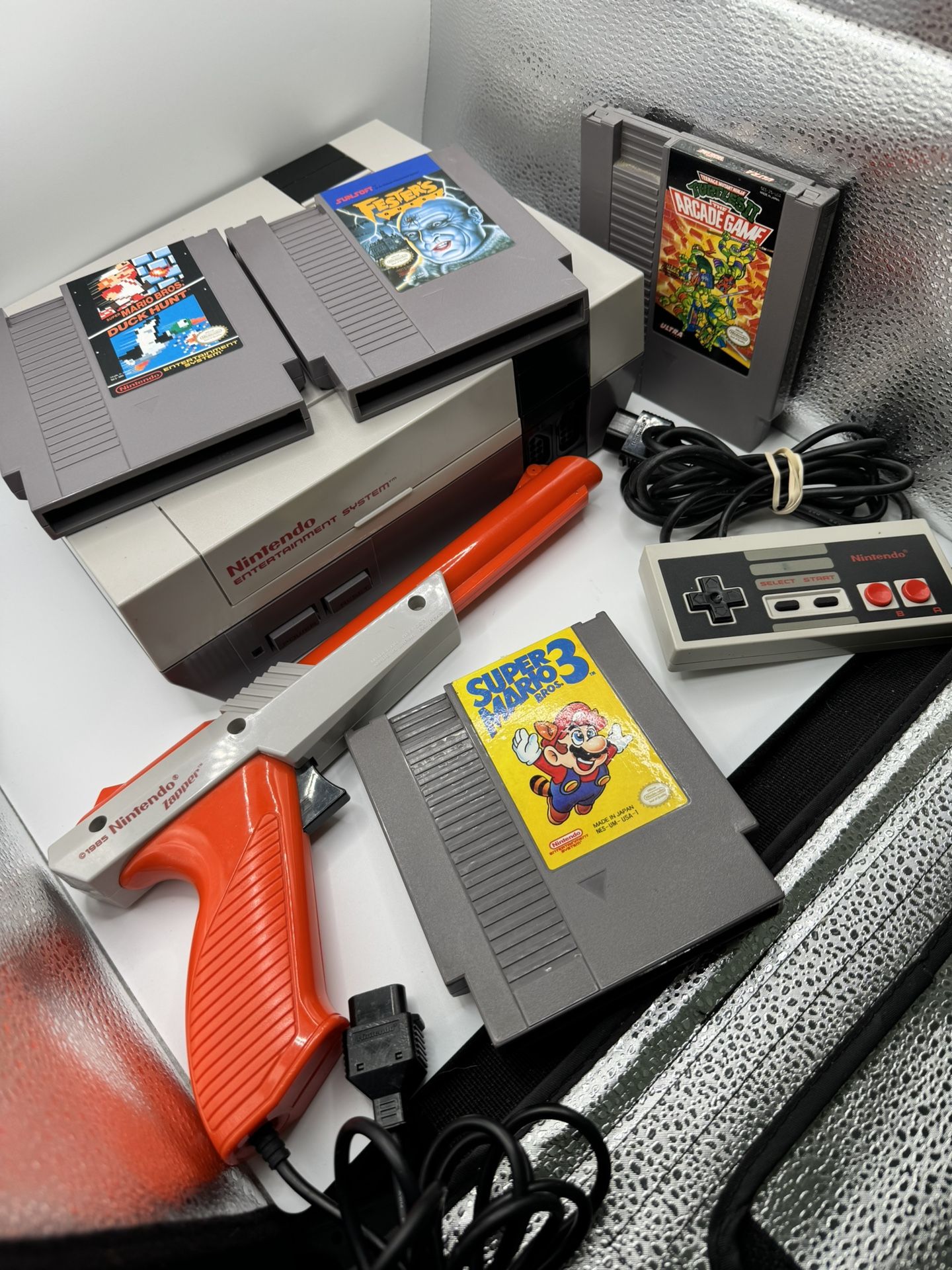 Nintendo NES Bundle w/Games And Zapper