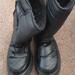 Men's Snow Boots (Size 9)