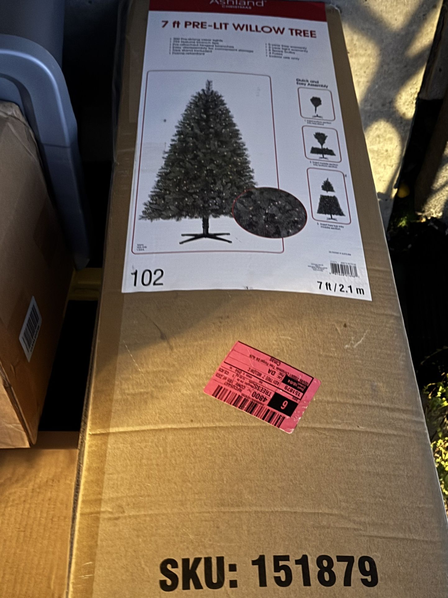 7ft Tree /100 Ornaments