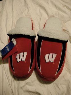 FOCO Men's Slippers 13/14. New $20 