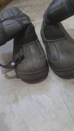 Boys winter boots size 2
