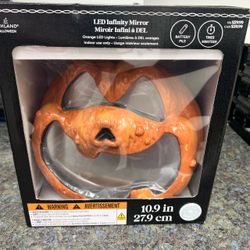 Ashland Halloween LED Pumpkin Infinity Mirror – New