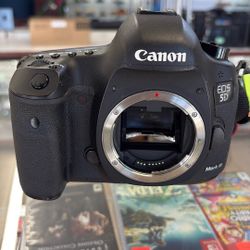CANON EOS 5D Mark 3 Camera W/Battery, Charger, Backpack & Accessories 