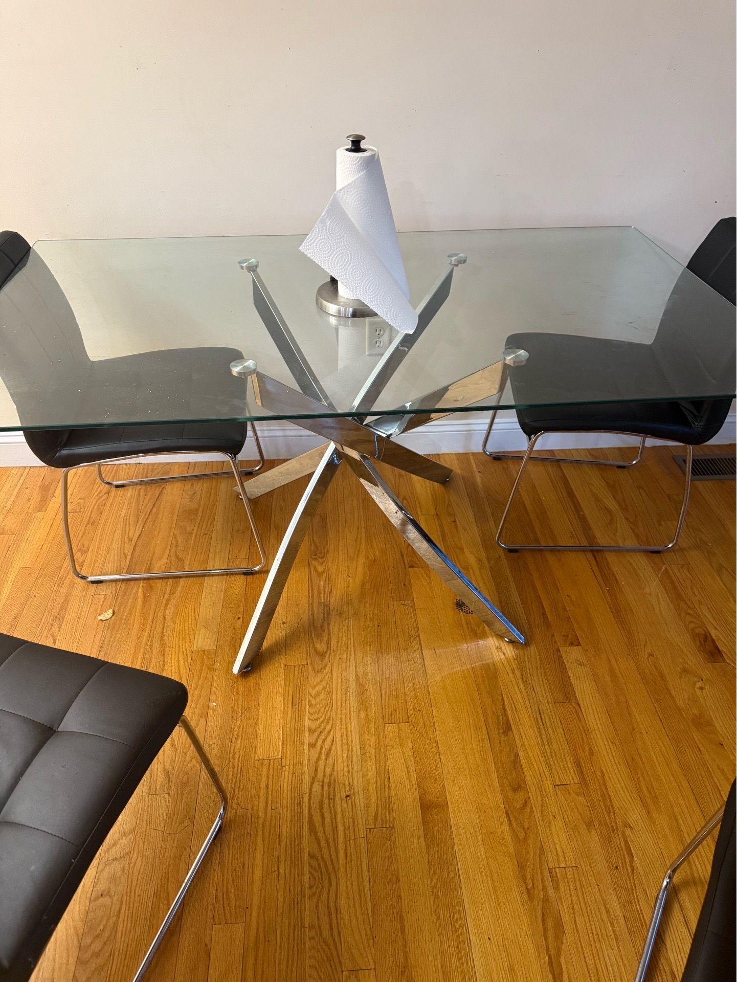 Modern Glass Dining Table Set – Sleek & Stylish