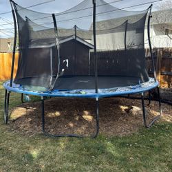 Free Trampoline 