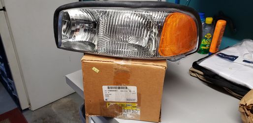 GMC Chevy Chevrolet Left Headlamp Assy