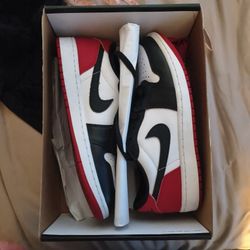 Jordan 1s black toe 