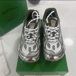 Bottega Venetas Olive