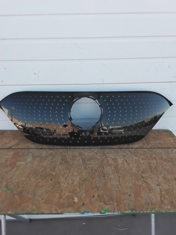 2022-2024 Mercedes-Benz EQE Grille