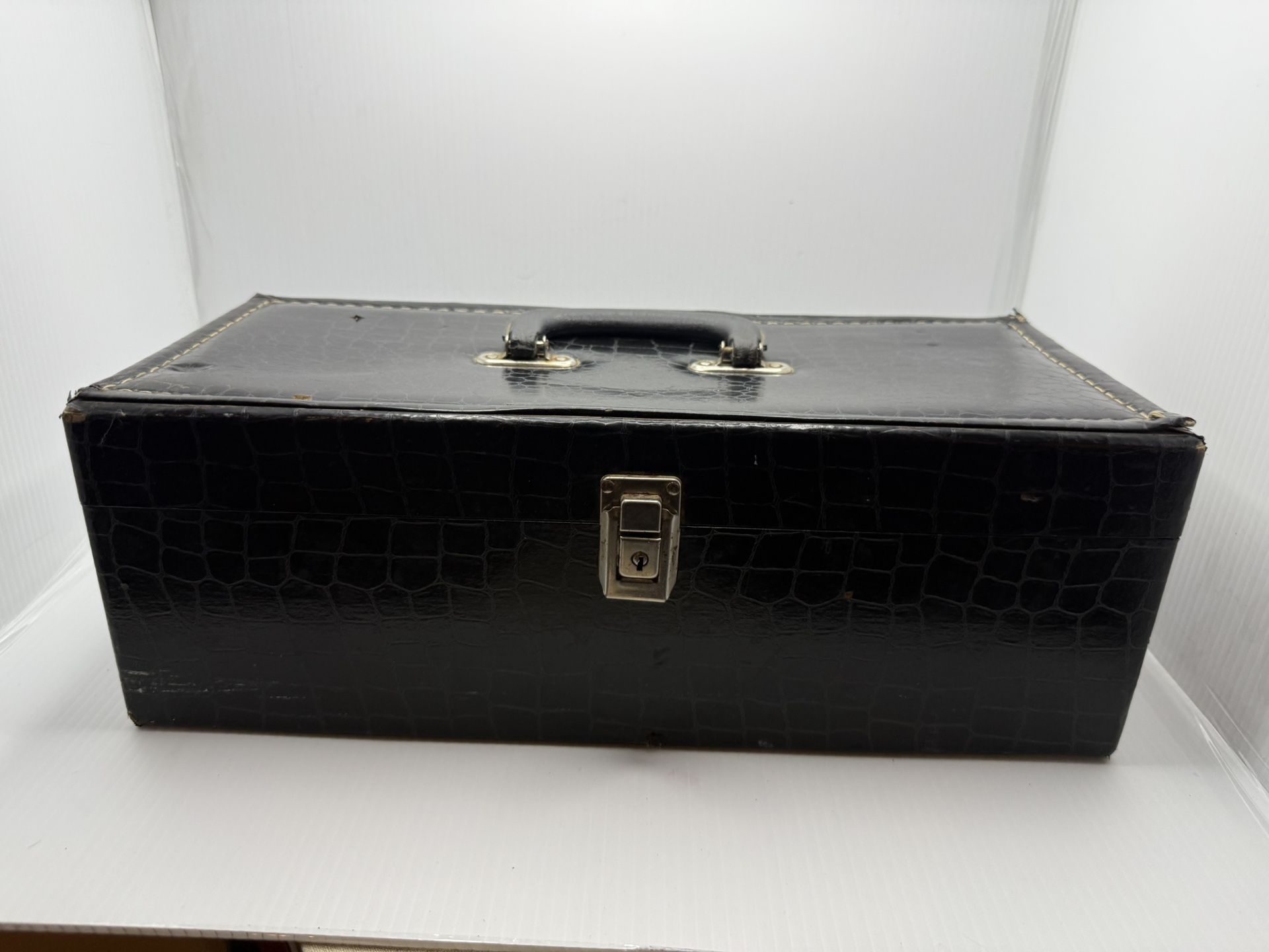 Vtg 8 Track Tape Faux Crocodile Leather Black Carrying Case 24 Tape Red Interior
