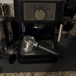 De'Longhi Stilosa Manual Espresso Machine, Compact Coffee Maker, 15 Bar Pump Pressure, Manual Milk Frother Steam Wand for Authentic Single & Double Es