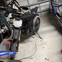 Gt 73 Electric Dirtbike 37 Mph 85 Miles Of Range With Passenger Pegs Grips A Surran Throttle And An Odi Plate