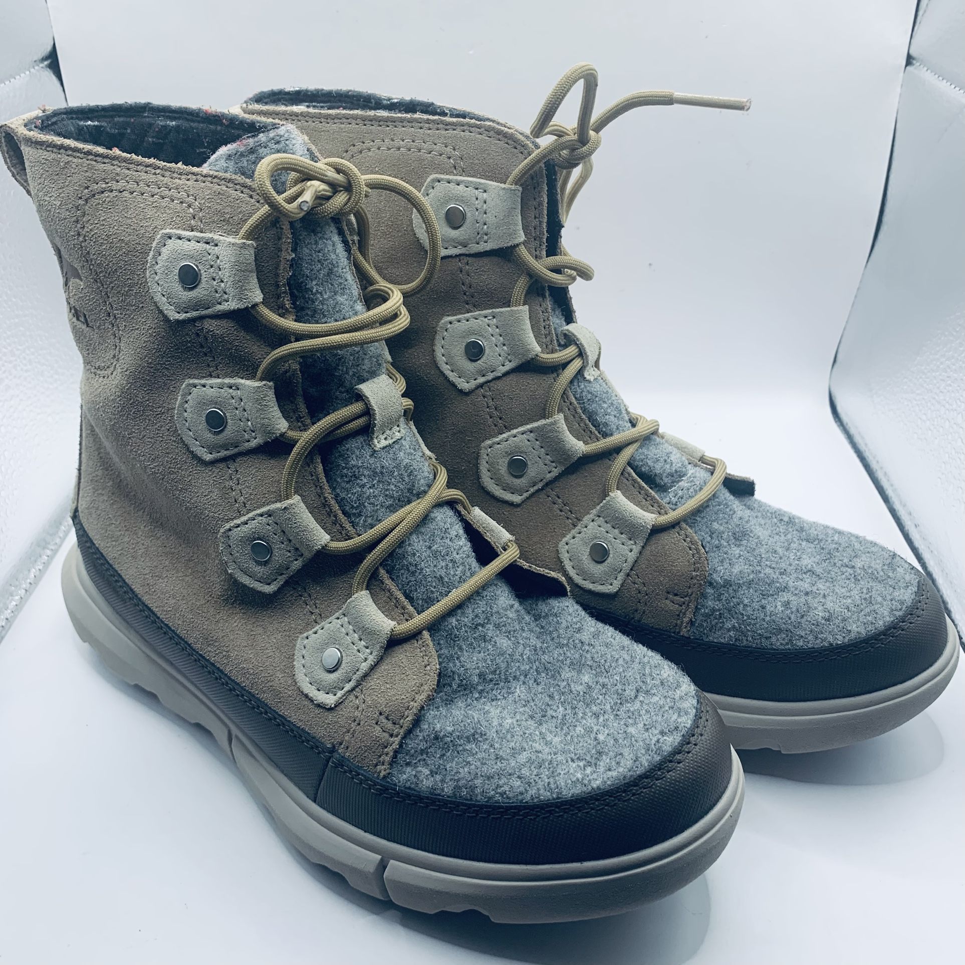 New Sz 9 Sorel Snow Boots