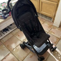 Used GB Qbit Travel Stroller – Lightweight & Compact!