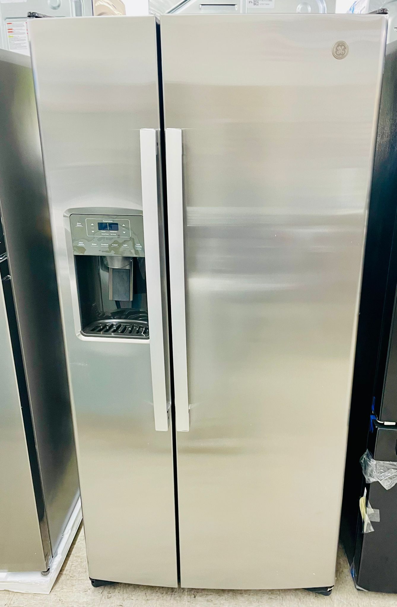 🔥🔥33” GE Side By Side Refrigerator