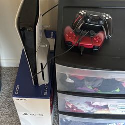 PS5 DISC WITH 2 CONTROLLERS 