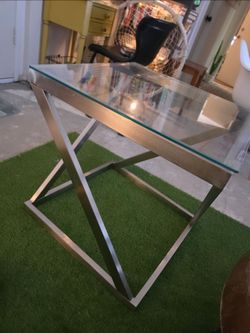 🪞✨ $ 20 dlls  - Set of 2 Modern Glass & Stainless Steel Side Tables –