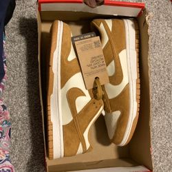 Nike Dunk Lows Size 9 