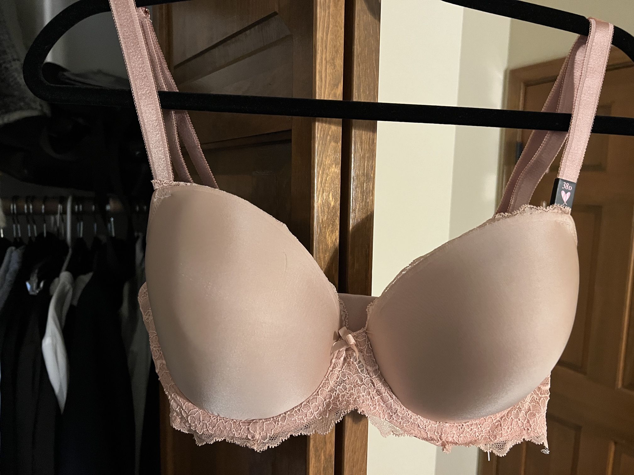 NWT Victoria’s Secret Bra Nude