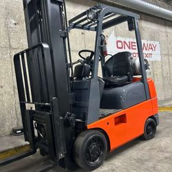 EXCELLENT condition Toyota forklift for sale