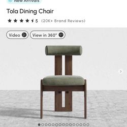 The Tola Dining Chair infuses any home with a sophisticated elegance, radiating a delightful harmony. With its plush, curved silhouette complemented b
