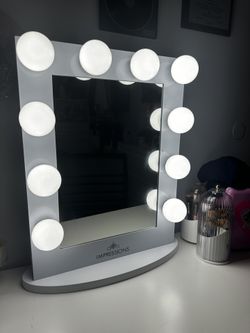 Impressions Vanity Hollywood Iconic