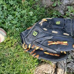 Wilson "Youth" Baseball Glove. MLB Style Located in Glendora  CHECK OUT MY PAGE ALOT OF BASEBALL EQUIPMENT FOR SALE  "CHEAP "