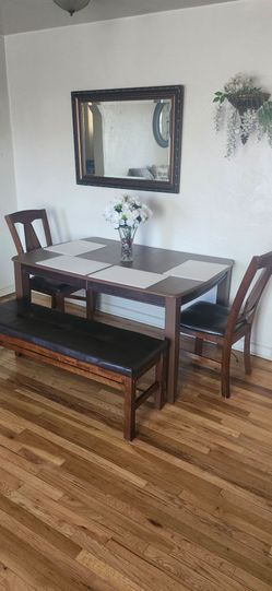 Dinning Table and chairs set