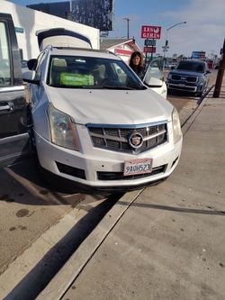 2010 pearl white Cadillac SRX Premier