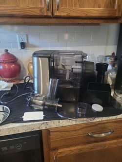 Emeril Lagasse Pasta & Beyond; Like new, only used one time